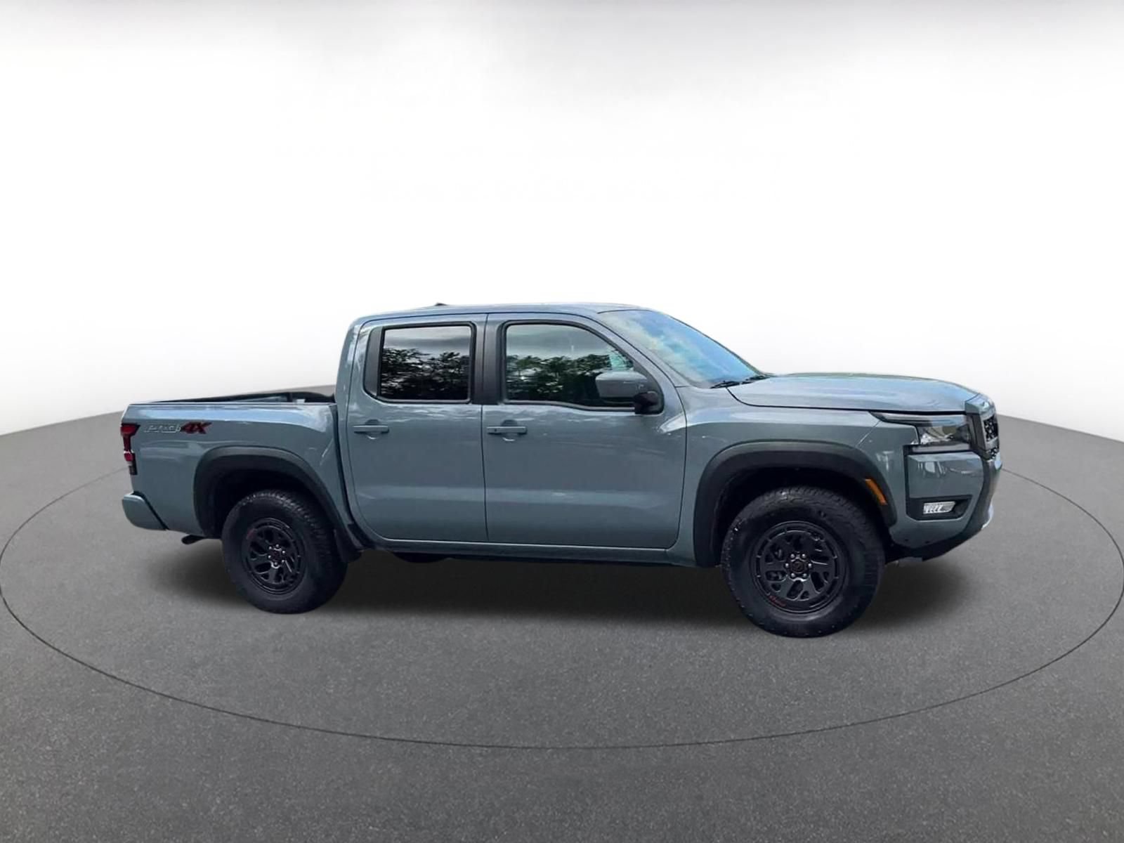 Used 2026 Nissan Frontier PRO-4X AWD/4WD image 2