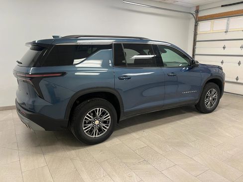 Used 2025 Chevrolet Traverse LT FWD image 15