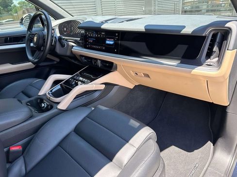 Certified 2024 Porsche Cayenne AWD/4WD image 18