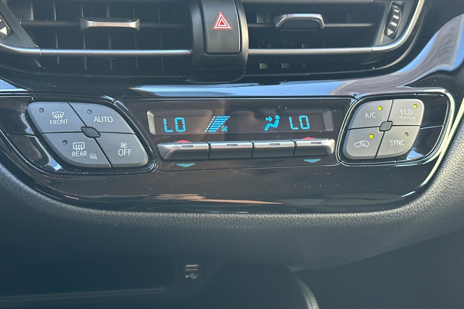 Used 2020 Toyota C-HR LE FWD image 18