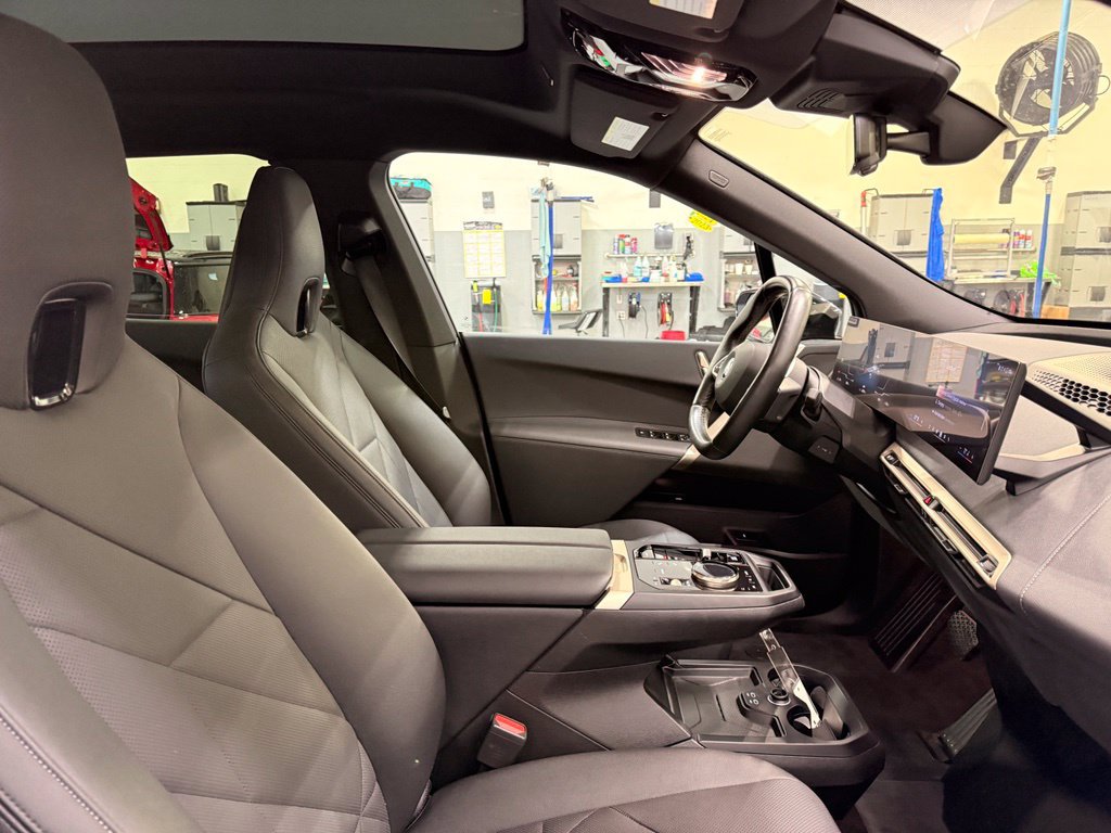 Used 2024 BMW iX xDrive50 w/ Sport Package AWD/4WD image 29