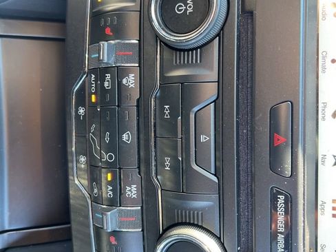 Used 2018 Ford Explorer XLT w/ Equipment Group 202A image 33