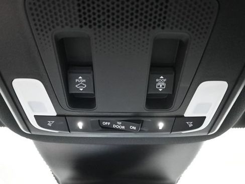 Certified 2025 Honda Pilot TrailSport image 19