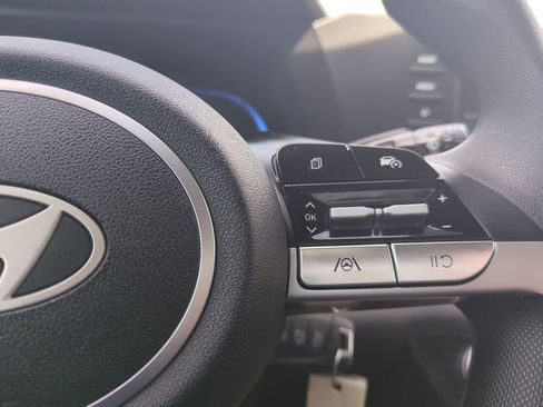 Certified 2025 Hyundai Elantra SE FWD image 30