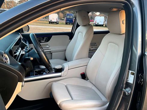 Used 2023 Mercedes-Benz GLA 250 4MATIC w/ Premium Package image 7