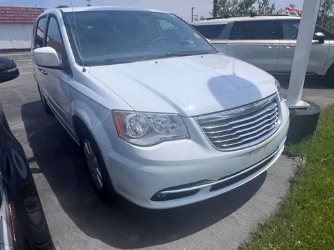 Used 2016 Chrysler Town & Country Touring w/ Driver Convenience Group FWD image 1
