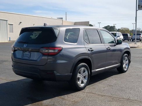 Used 2023 Honda Pilot LX image 8