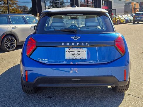 Used 2025 MINI Cooper 2-Door Hardtop image 5