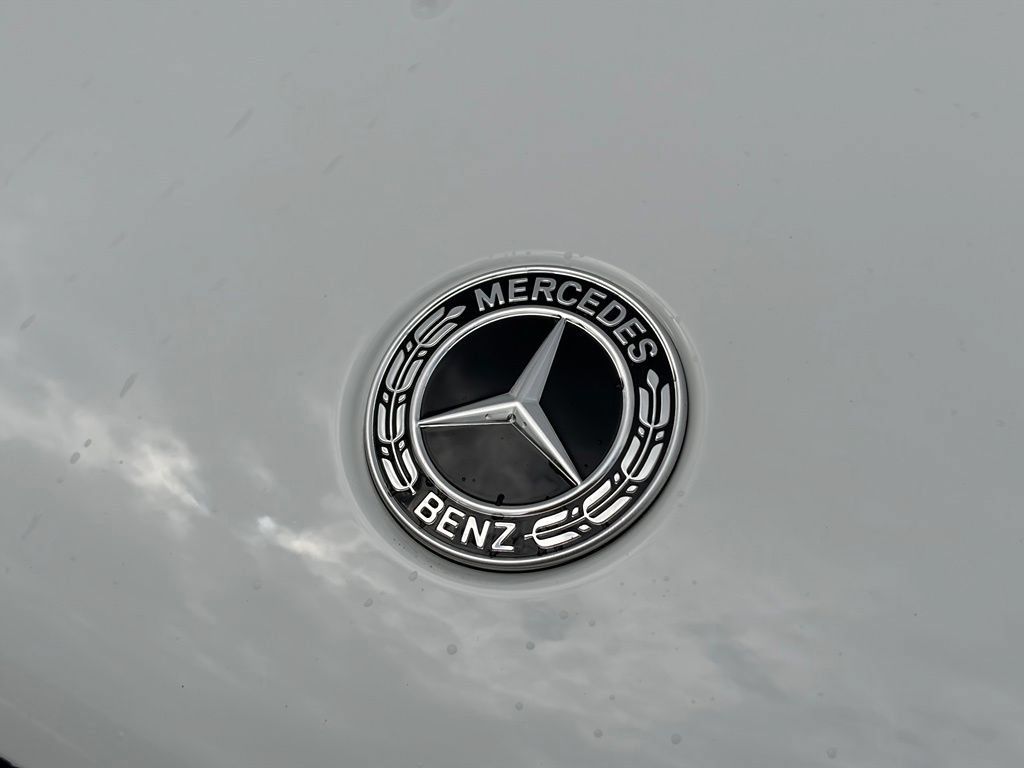 Used 2025 Mercedes-Benz GLC 300 4MATIC image 40