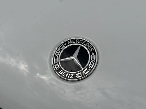 Used 2025 Mercedes-Benz GLC 300 4MATIC image 40
