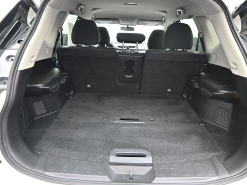 Used 2016 Nissan Rogue SV w/ SV Premium Package AWD/4WD image 19
