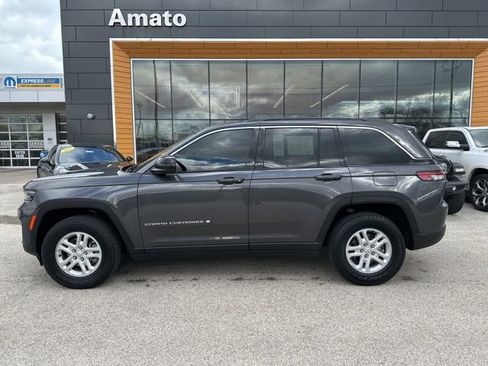 Used 2024 Jeep Grand Cherokee Laredo w/ Trailer Tow Package image 9