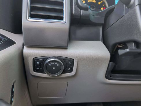 Used 2015 Ford F150 XLT image 24