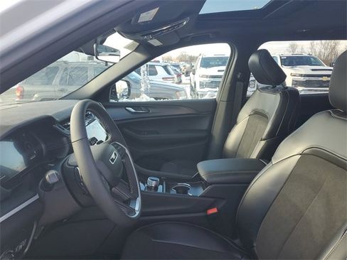 New 2025 Jeep Grand Cherokee L Altitude image 19