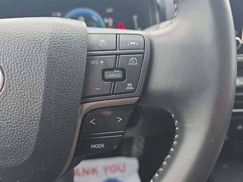 Used 2025 Toyota Camry SE image 28