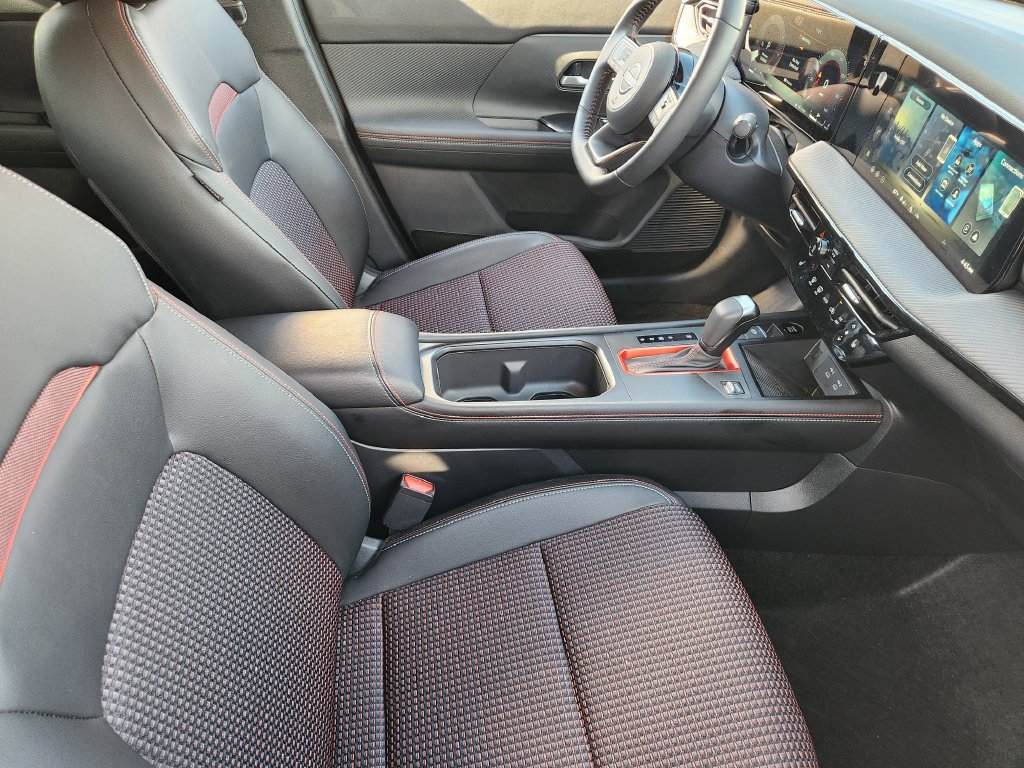 Used 2026 Nissan Kicks SR w/ SR Premium Package FWD image 14