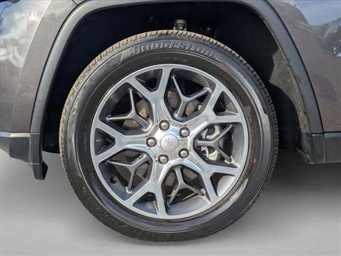 Used 2021 Jeep Grand Cherokee Limited w/ Sun & Sound Group image 23