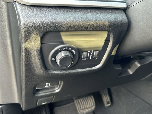 Used 2023 Jeep Grand Cherokee Altitude AWD/4WD image 17