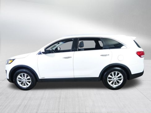 Used 2017 Kia Sorento LX w/ LX Convenience Package image 4