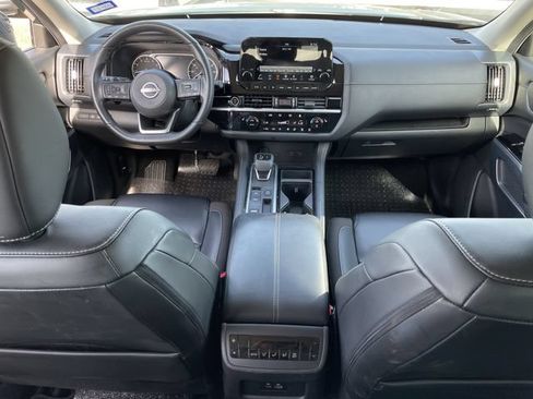 Used 2023 Nissan Pathfinder SL FWD image 10