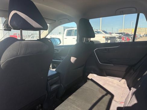 Used 2019 Toyota RAV4 LE FWD image 9