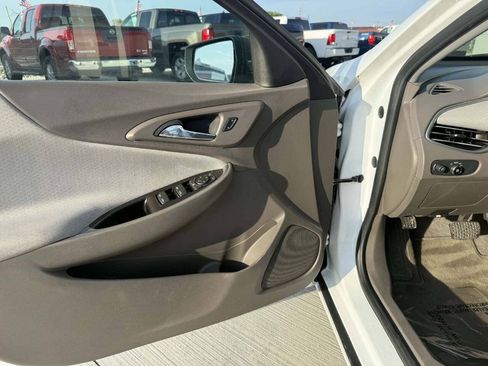 Used 2017 Chevrolet Malibu LS FWD image 9