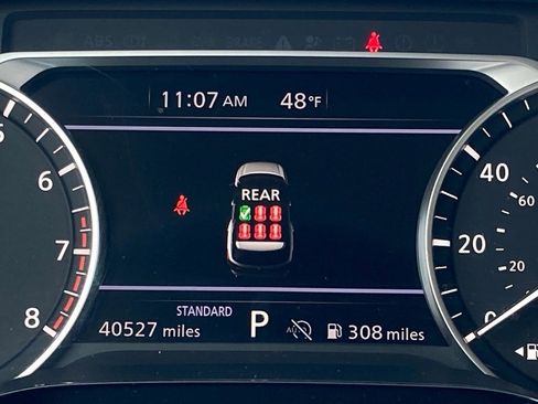 Used 2024 Nissan Pathfinder SV image 17