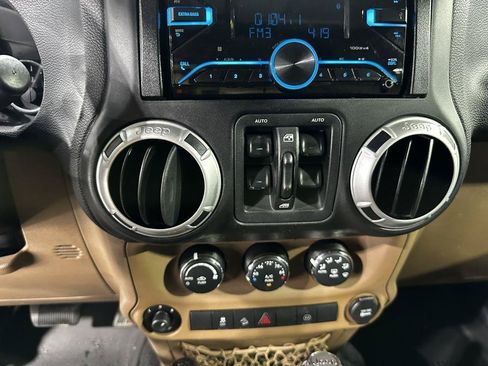 Used 2012 Jeep Wrangler Unlimited Sahara w/ Dual Top Group AWD/4WD image 18