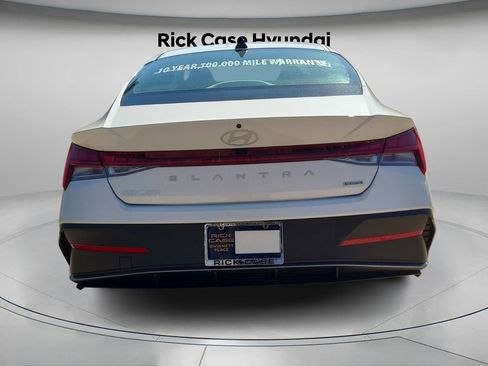 Used 2025 Hyundai Elantra Blue image 6