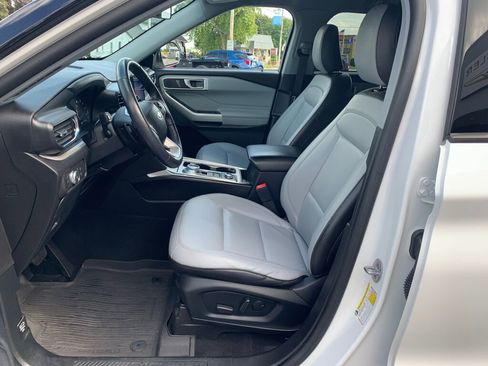 Used 2021 Ford Explorer XLT w/ Equipment Group 202A image 12