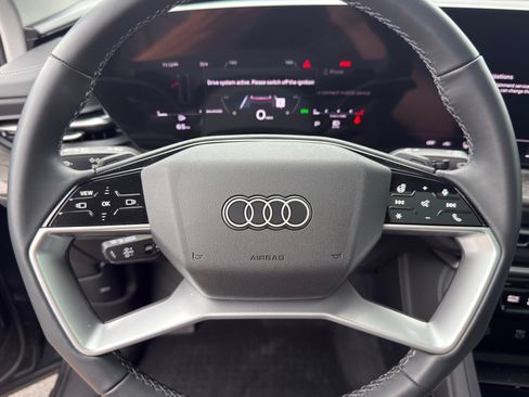 Certified 2025 Audi Q5 Premium w/ Convenience Package AWD/4WD image 13