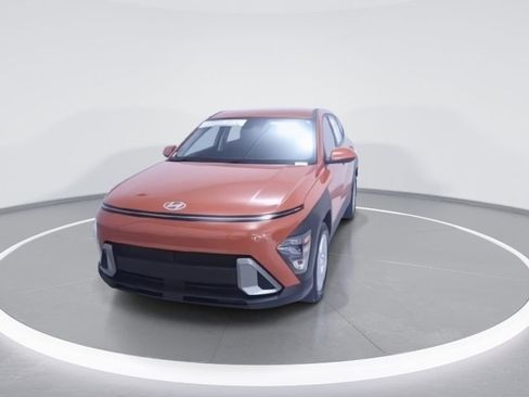 Used 2025 Hyundai Kona SE image 5