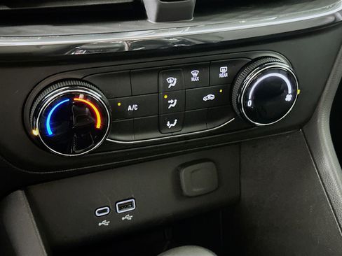 Used 2025 Buick Encore GX Preferred FWD image 23