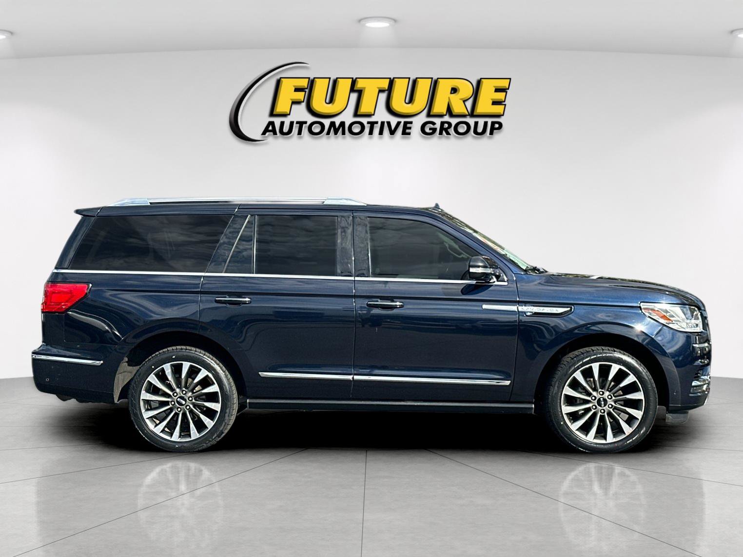 Certified 2021 Lincoln Navigator Reserve w/ Luxury Package AWD/4WD image 2