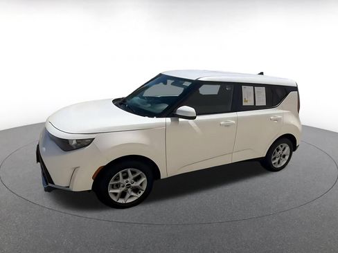Used 2025 Kia Soul LX w/ LX Technology Package FWD image 6