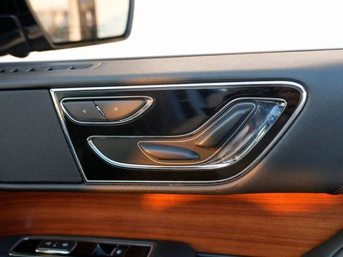 Used 2019 Lincoln Navigator Select image 36