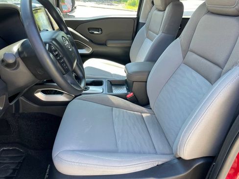 Certified 2024 Nissan Frontier SV AWD/4WD image 6