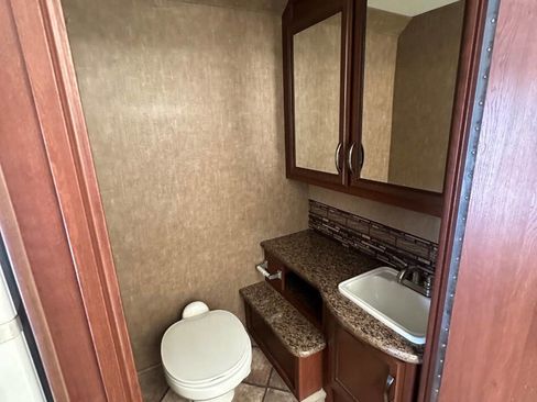 Used 2013 Ford E-450 and Econoline 450 Super Duty w/ Motorhome Prep Pkg image 24