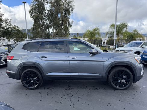 Used 2025 Volkswagen Atlas SE image 11