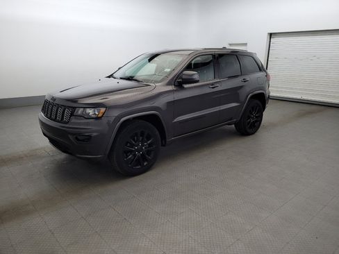 Used 2017 Jeep Grand Cherokee Altitude AWD/4WD image 2
