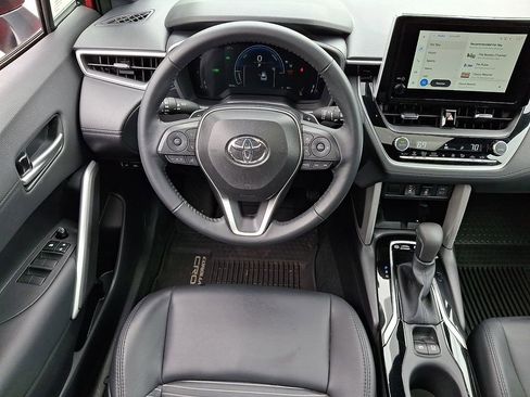 Used 2025 Toyota Corolla Cross AWD Hybrid w/ Convenience Package image 2