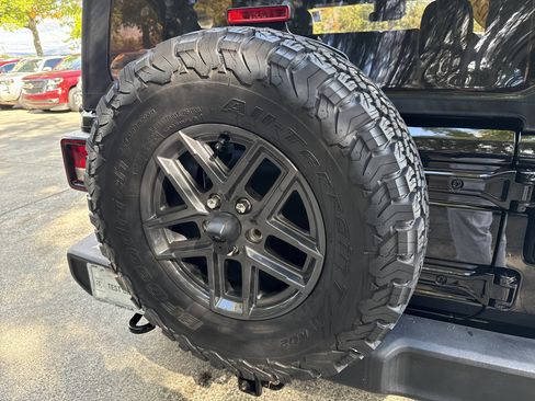 Used 2024 Jeep Wrangler Sport S image 18