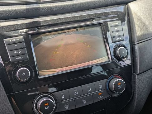 Used 2018 Nissan Rogue S FWD image 24