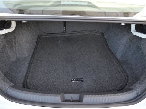 Certified 2025 Volkswagen Jetta SEL image 18