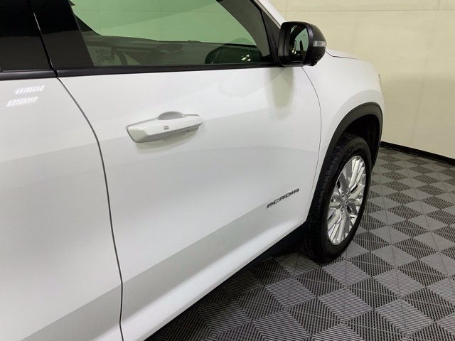 Used 2024 GMC Acadia Elevation w/ LPO, Floor Liner Package FWD image 8