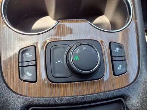 Used 2023 GMC Acadia SLE w/ Driver Convenience Package FWD image 13