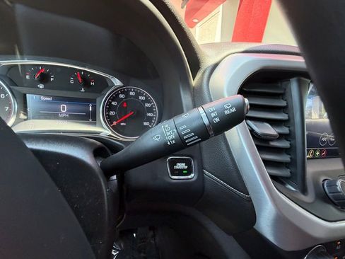 Used 2023 GMC Acadia SLE FWD image 24