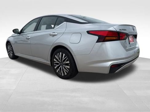 Used 2025 Nissan Altima 2.5 SV FWD image 6