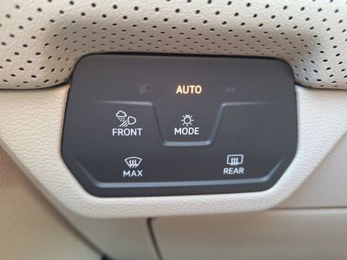 New 2026 Volkswagen Atlas SE image 11