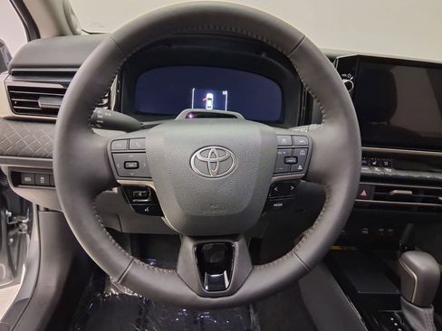 Used 2025 Toyota Camry XLE w/ Premium Plus Package image 15